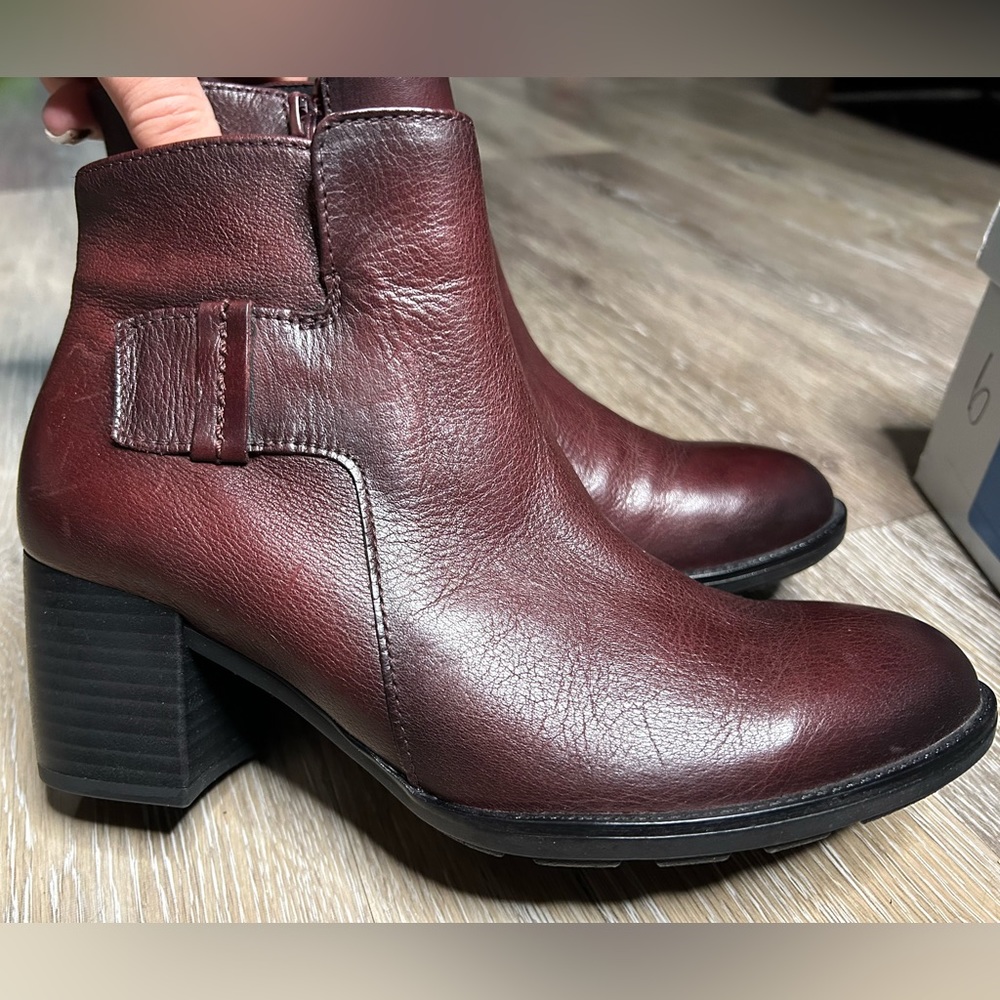 Gabor burgundy leather boot with heal. Size 3 1/2 UK which is a 6 US